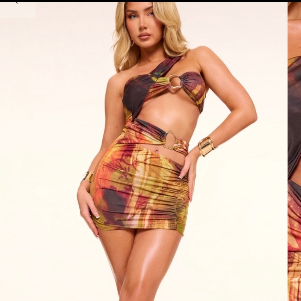 Dress 
GREEN ABSTRACT PRINTED SLINKY ONE SHOULDER CUT Out

Never worn